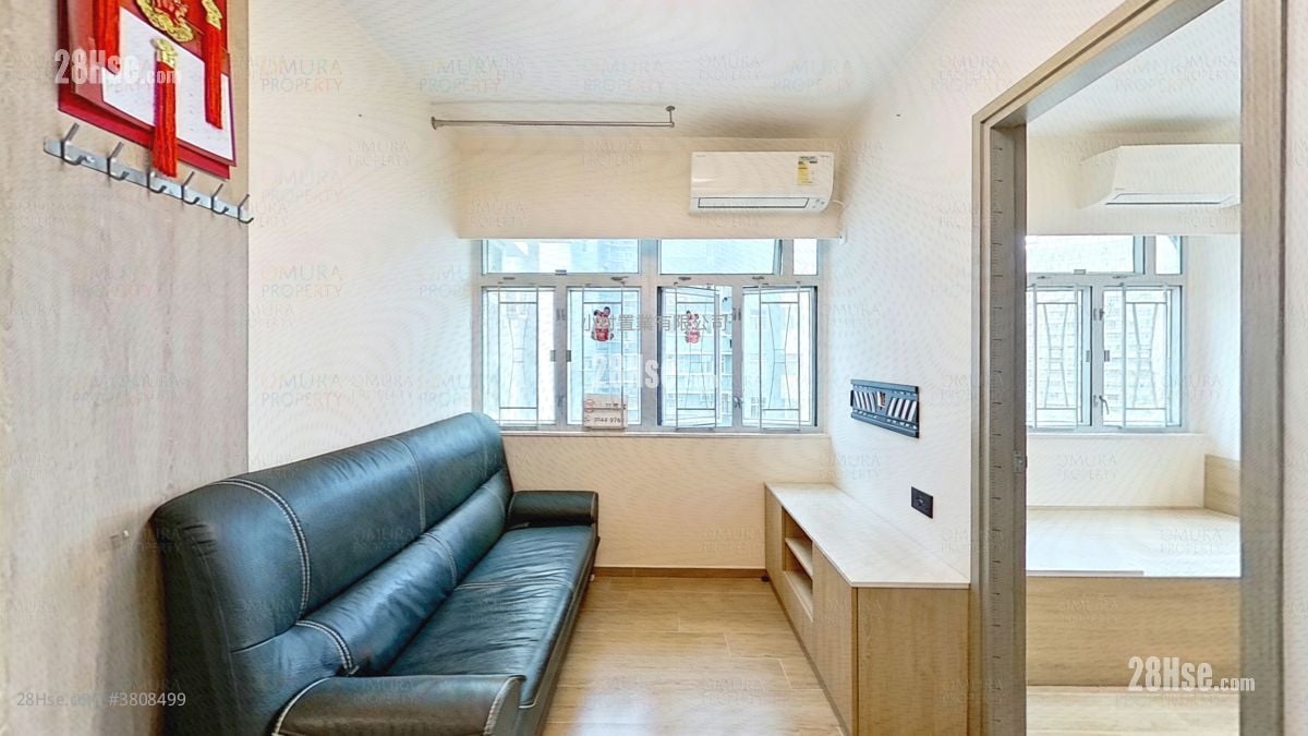 living room: Walton Estate Sell 3 Bedrooms , 1 Bathroom