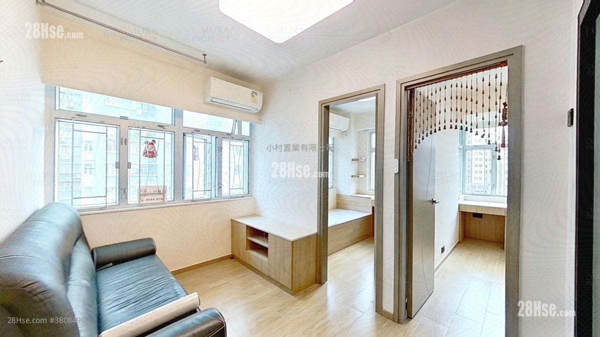 living room: Walton Estate Sell 3 Bedrooms , 1 Bathroom