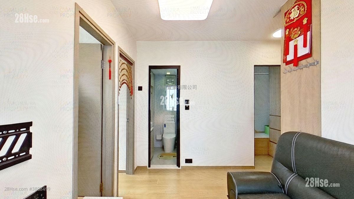 living room: Walton Estate Sell 3 Bedrooms , 1 Bathroom