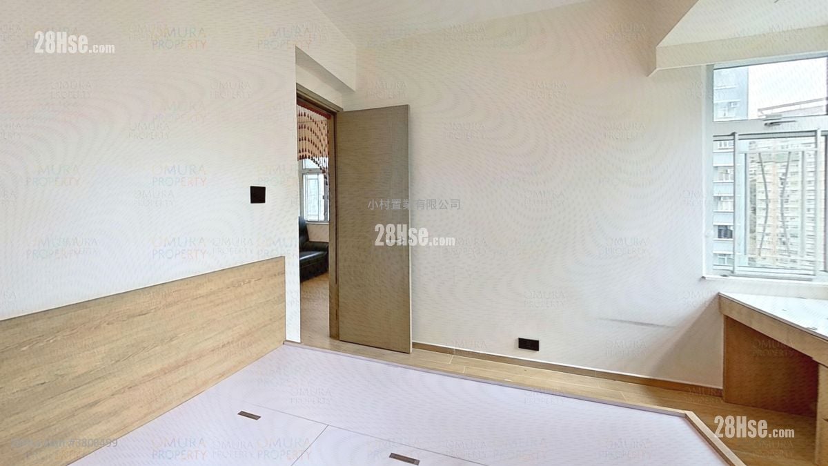 master room: Walton Estate Sell 3 Bedrooms , 1 Bathroom