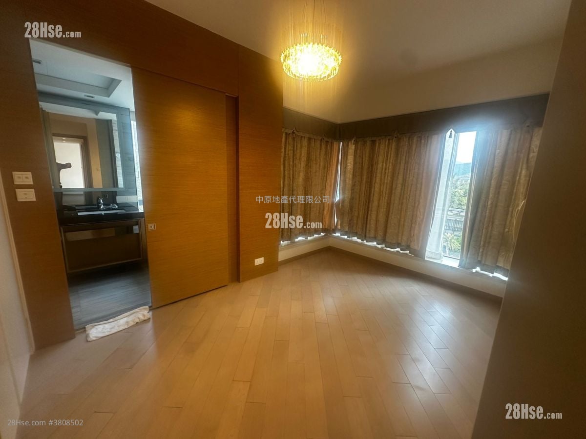 峻峦 租盘 4 房 , 2 浴室 1,061 平方尺