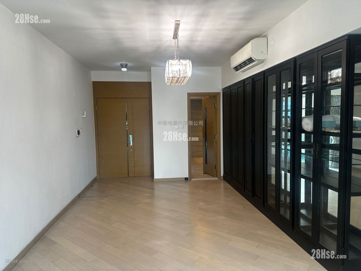 峻峦 租盘 4 房 , 2 浴室 1,061 平方尺