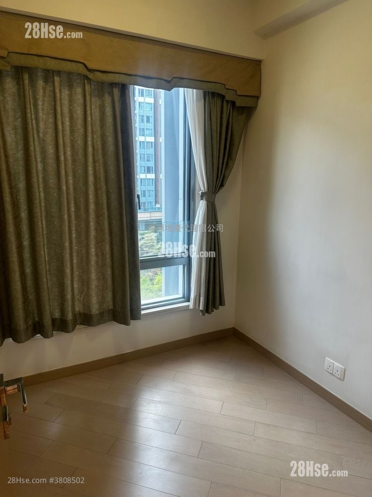 峻峦 租盘 4 房 , 2 浴室 1,061 平方尺