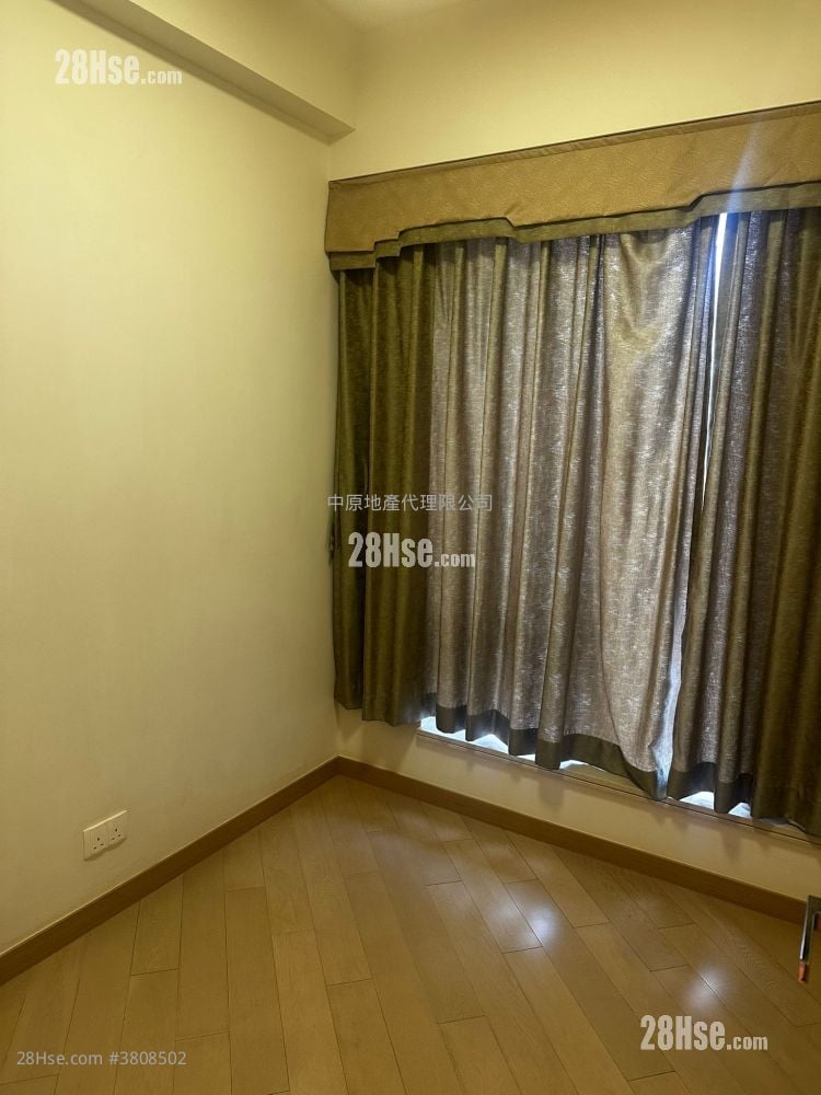 峻峦 租盘 4 房 , 2 浴室 1,061 平方尺