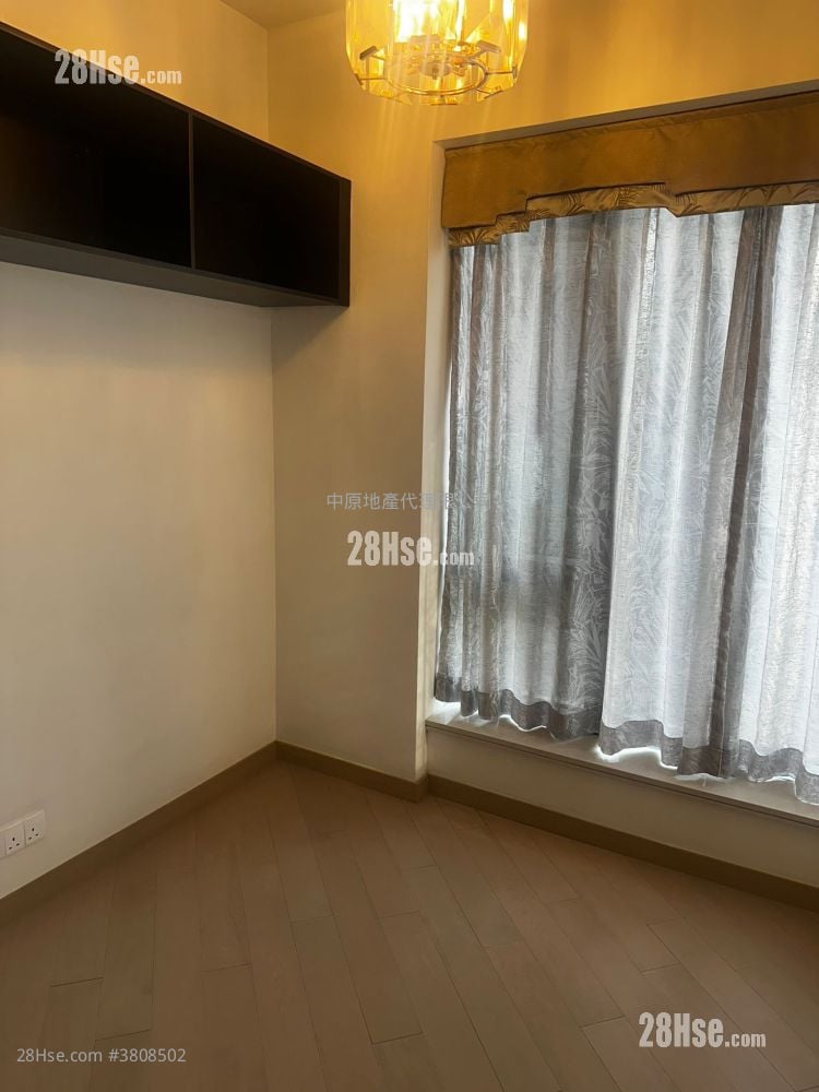 峻峦 租盘 4 房 , 2 浴室 1,061 平方尺