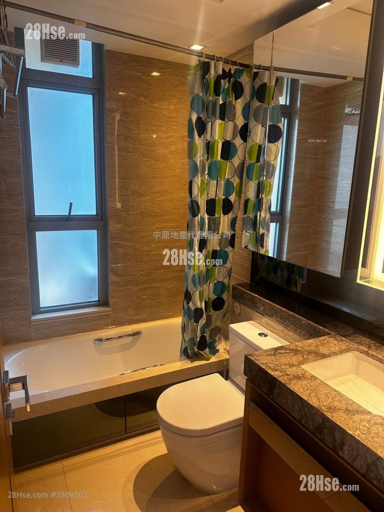 峻峦 租盘 4 房 , 2 浴室 1,061 平方尺