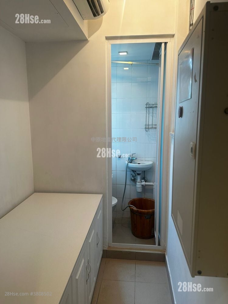 峻峦 租盘 4 房 , 2 浴室 1,061 平方尺