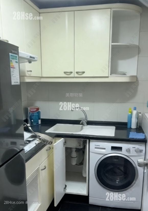 kitchen: Regentville Sell 2 Bedrooms , 1 Bathroom 469 ft²