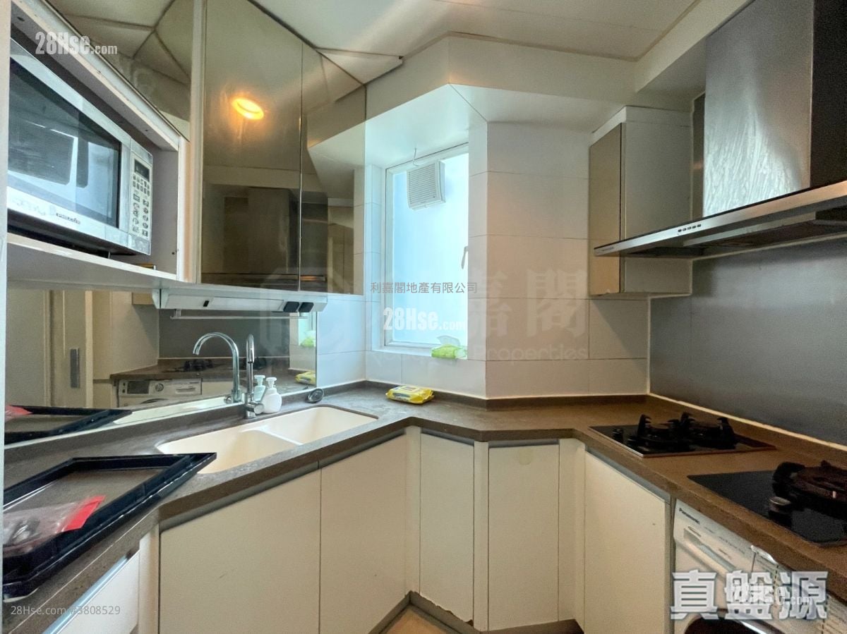 Le Prestige Rental 4 Bedrooms , 3 Bathrooms 977 ft²