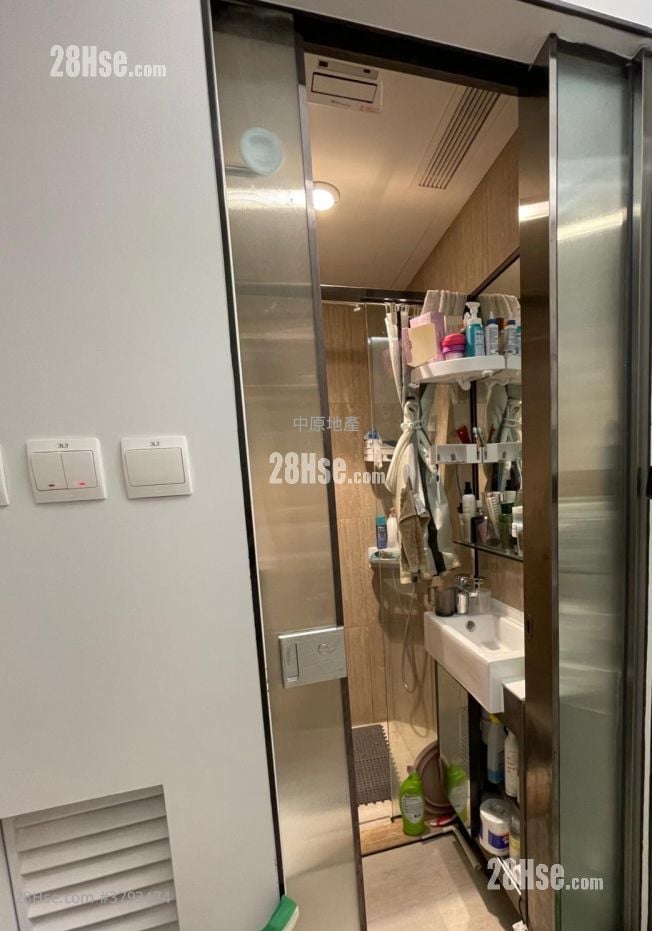 T Plus Sell Studio , 1 Bathroom 169 ft²