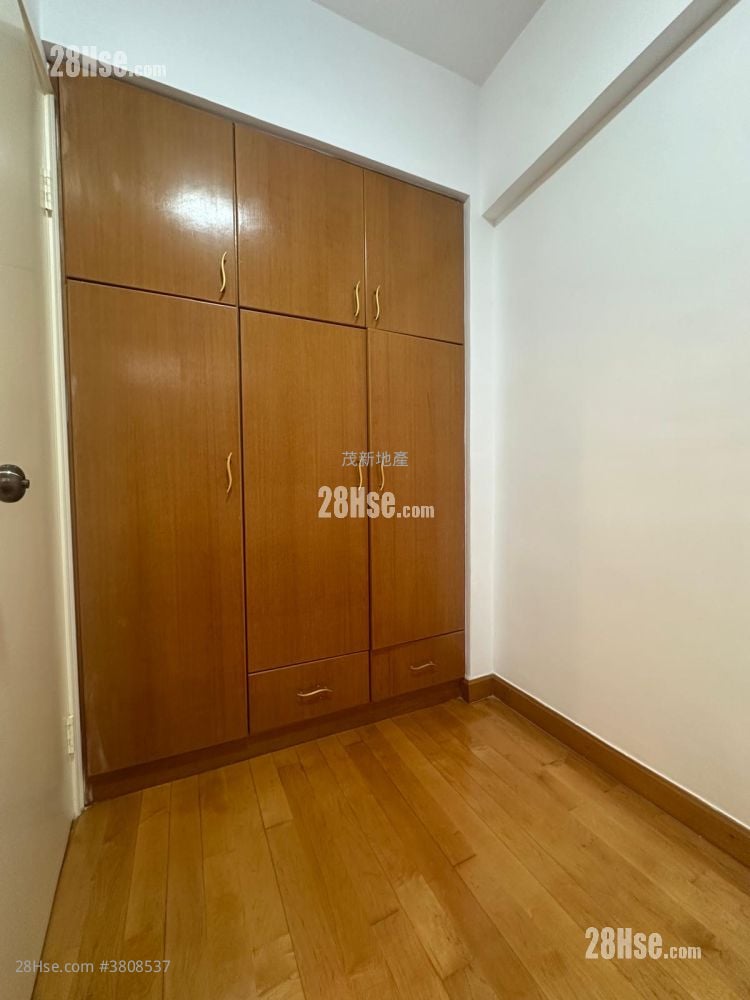Pak Lok Building Rental 3 Bedrooms , 1 Bathroom 600 ft²