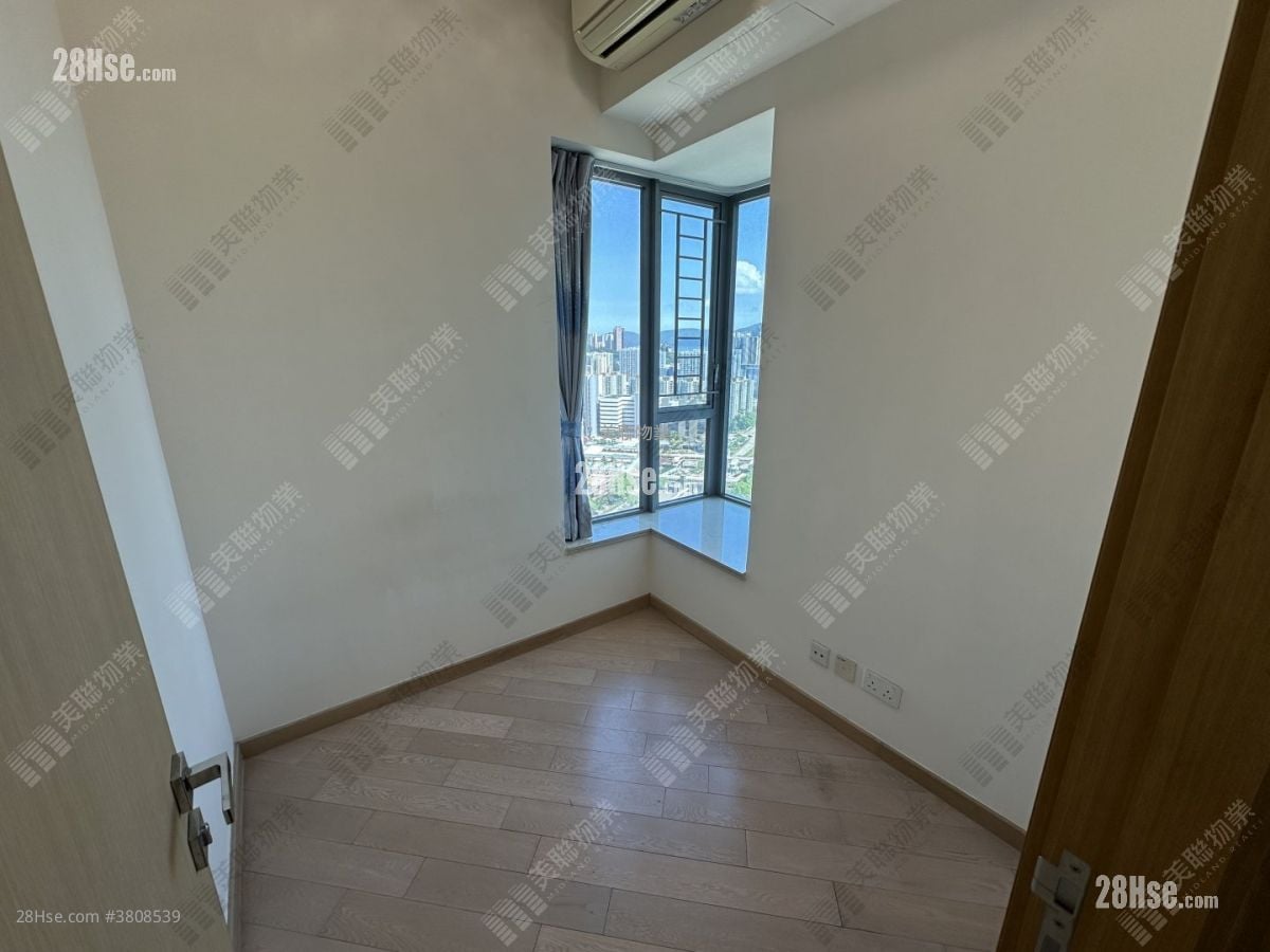 Century Gateway Sell 3 Bedrooms 723 ft²