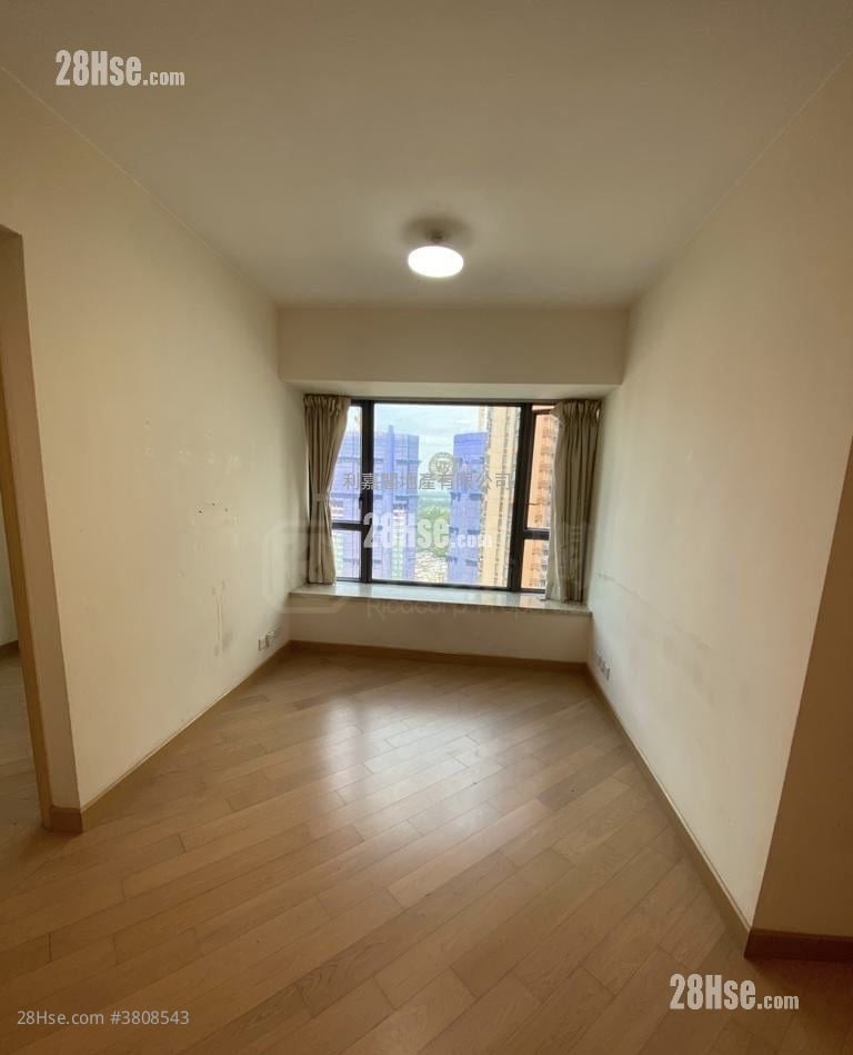 Yoho Midtown Sell 2 Bedrooms , 1 Bathroom 475 ft²