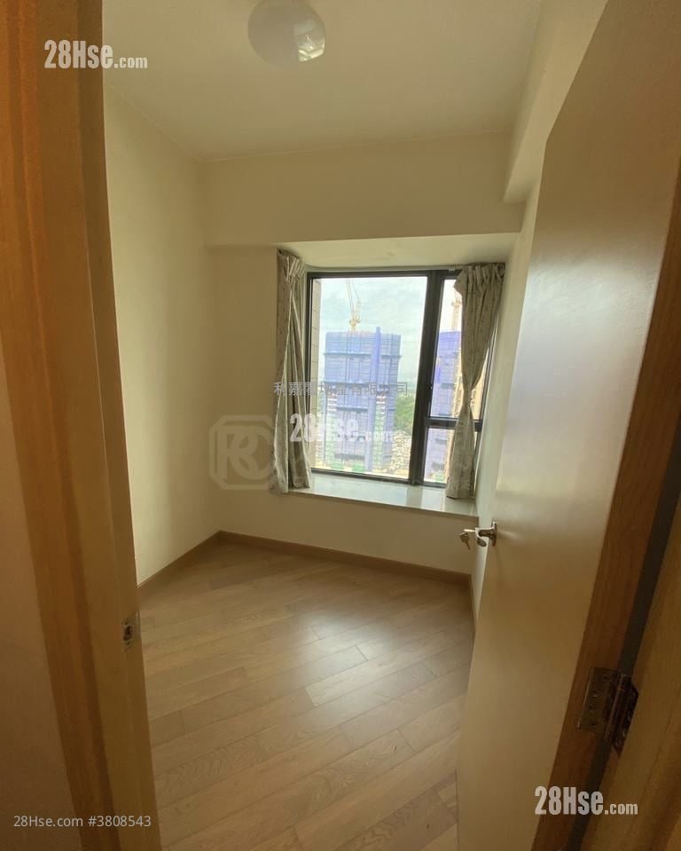 Yoho Midtown Sell 2 Bedrooms , 1 Bathroom 475 ft²