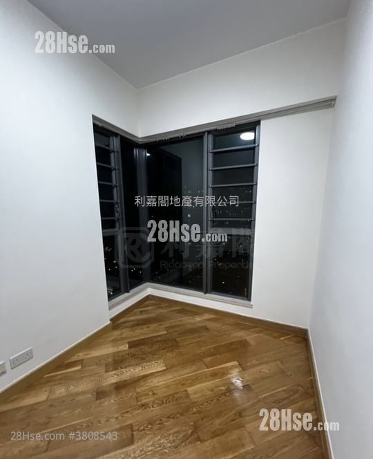 Yoho Midtown Sell 2 Bedrooms , 1 Bathroom 475 ft²