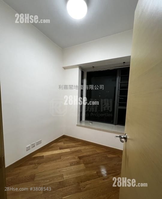 Yoho Midtown Sell 2 Bedrooms , 1 Bathroom 475 ft²