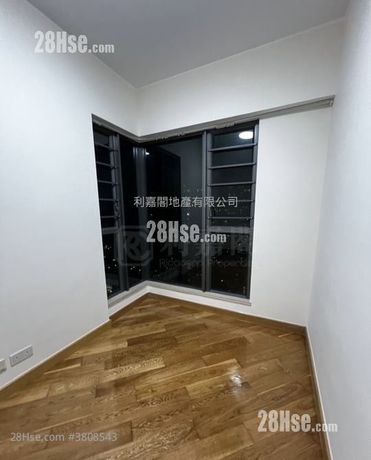 Yoho Midtown Sell 2 Bedrooms , 1 Bathroom 475 ft²