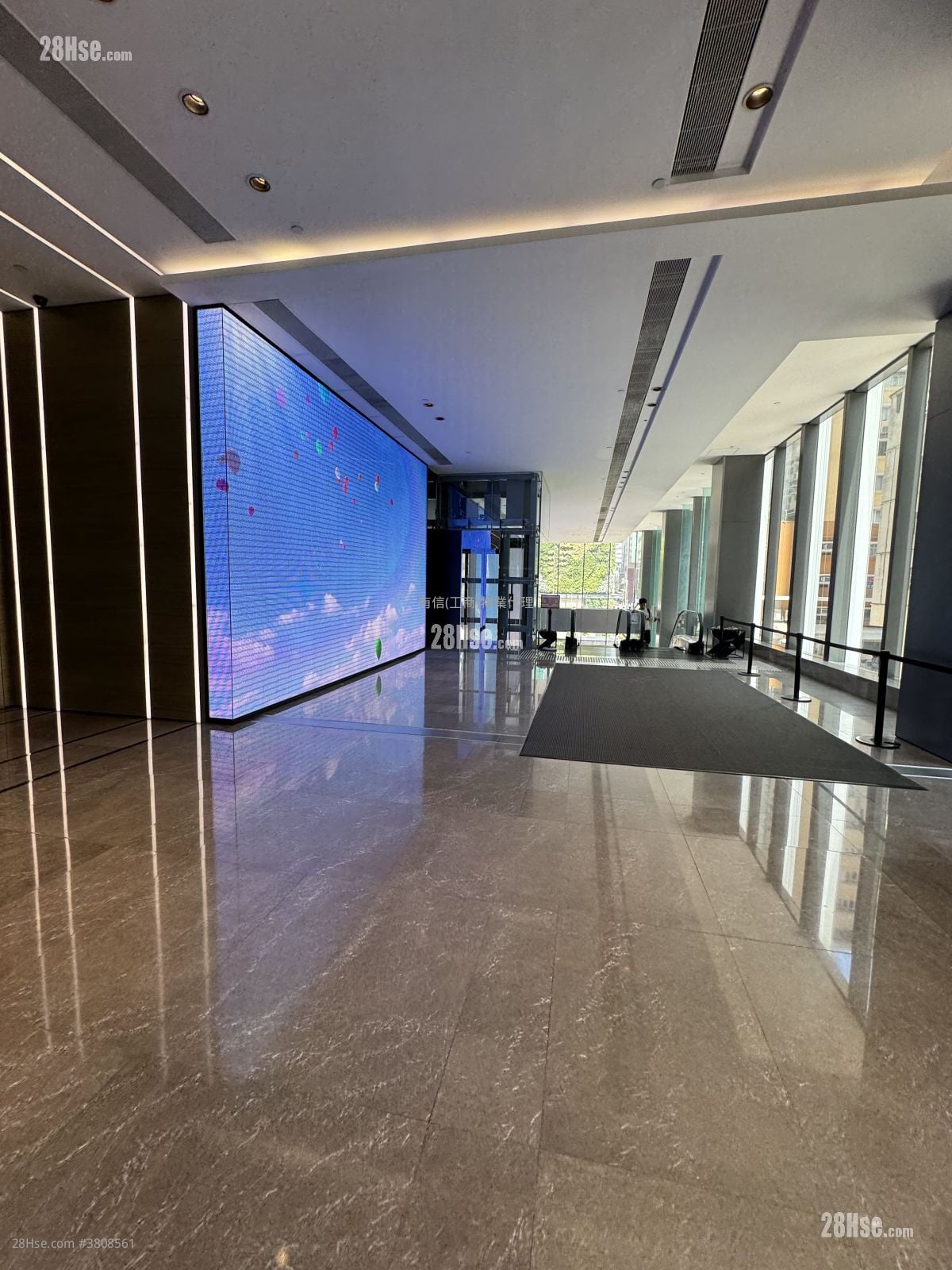 Global Gateway Tower Rental 531 ft²