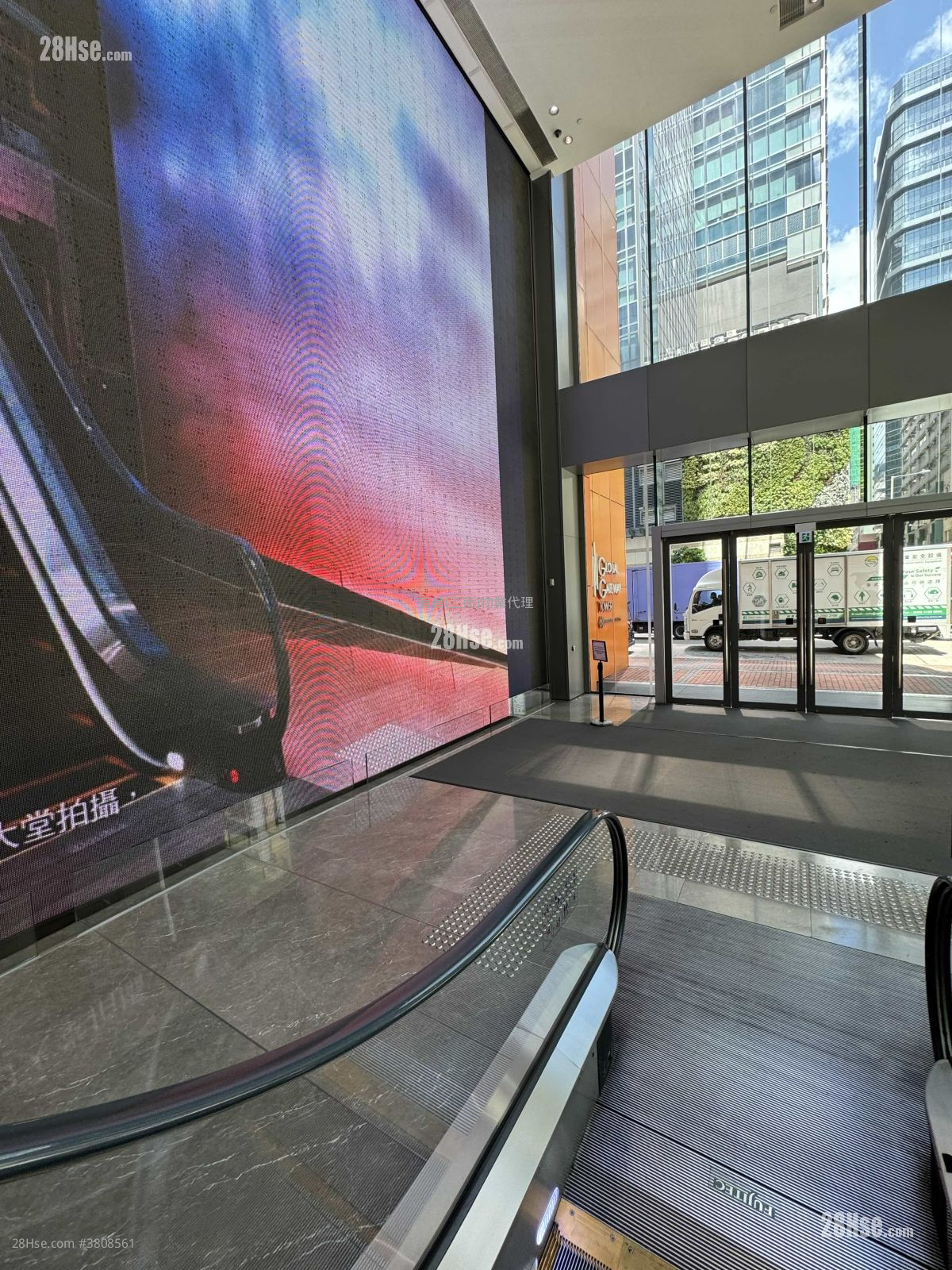 Global Gateway Tower Rental 531 ft²