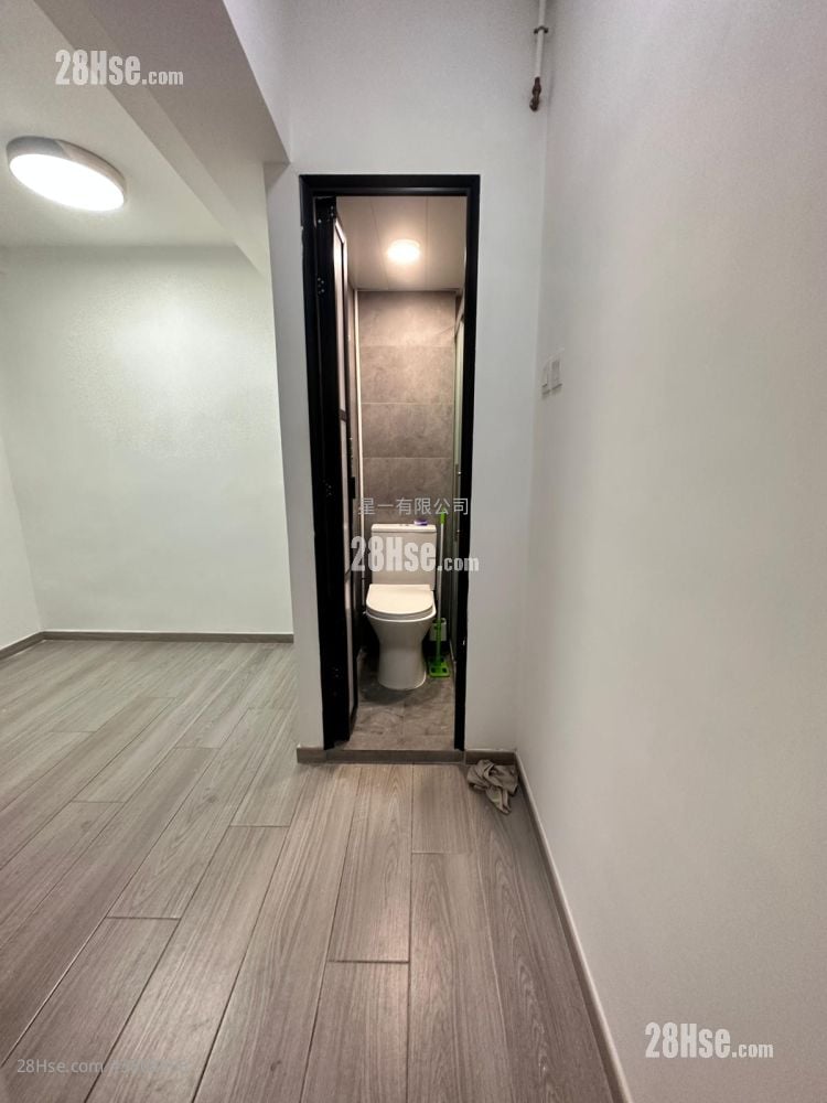 荣华大楼 租盘 1 房 , 1 浴室 160 平方尺