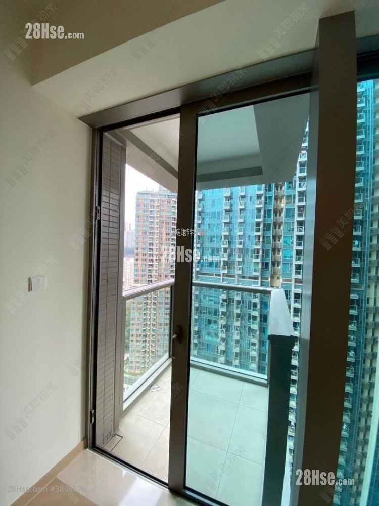 Grand Central Sell 4 Bedrooms 830 ft²