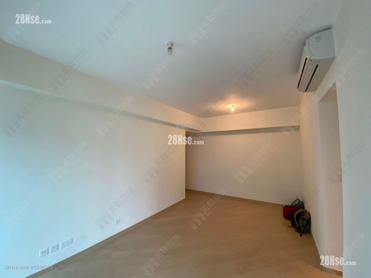 Grand Central Sell 4 Bedrooms 830 ft²