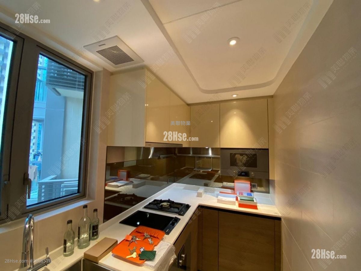 Grand Central Sell 4 Bedrooms 830 ft²