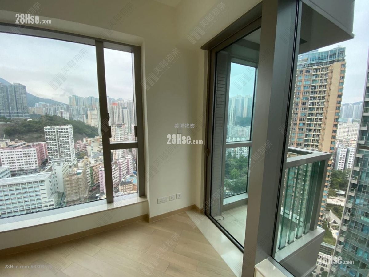 Grand Central Sell 4 Bedrooms 830 ft²