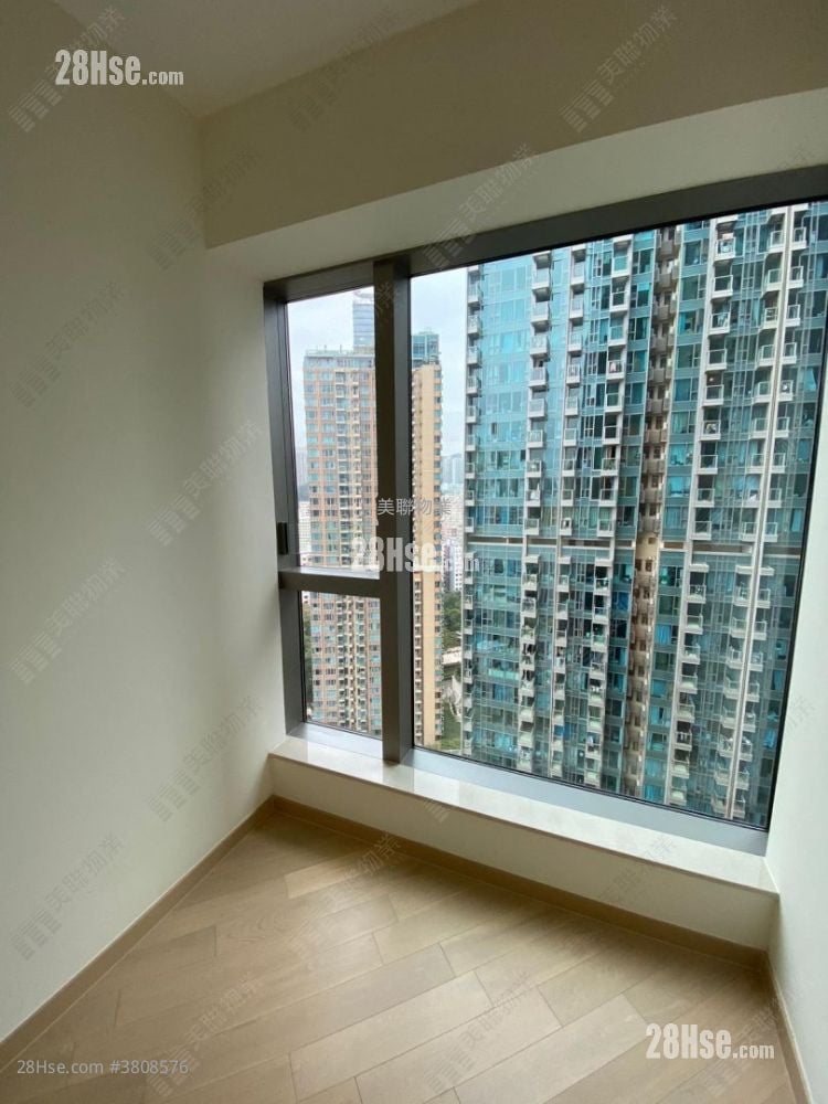 Grand Central Sell 4 Bedrooms 830 ft²