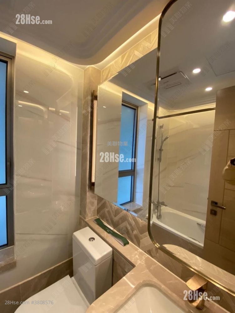 Grand Central Sell 4 Bedrooms 830 ft²