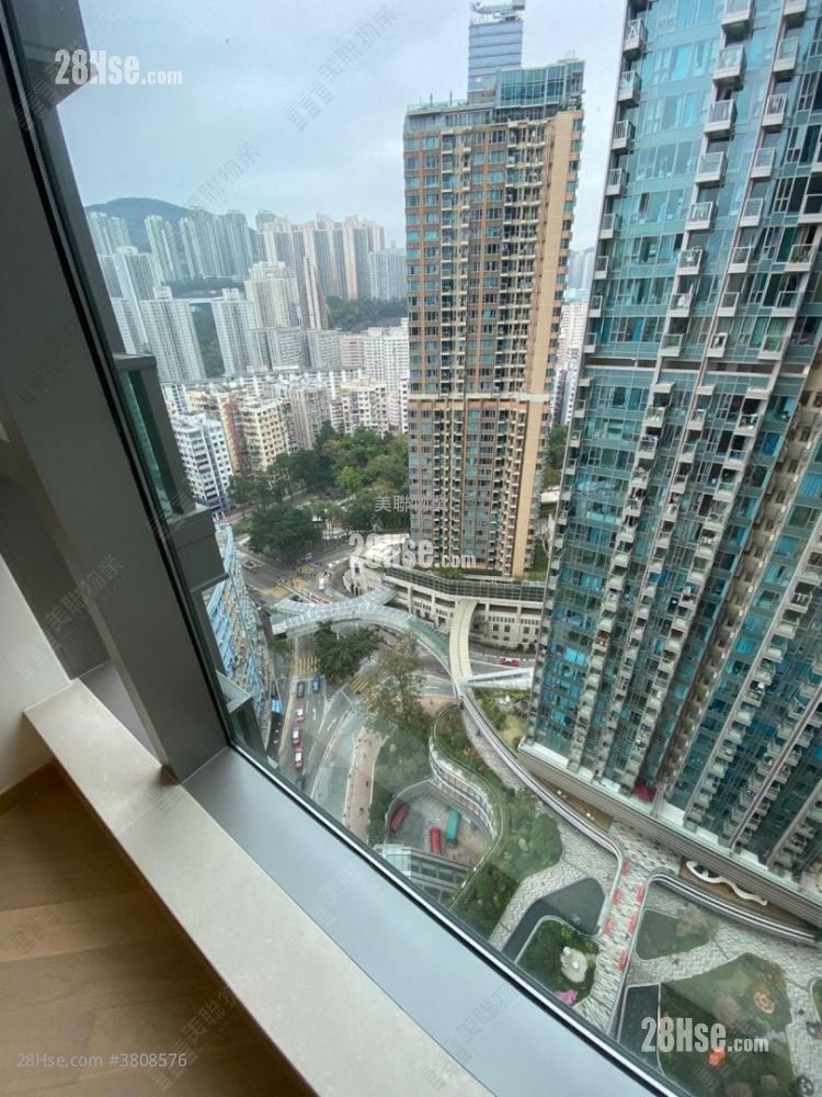 Grand Central Sell 4 Bedrooms 830 ft²