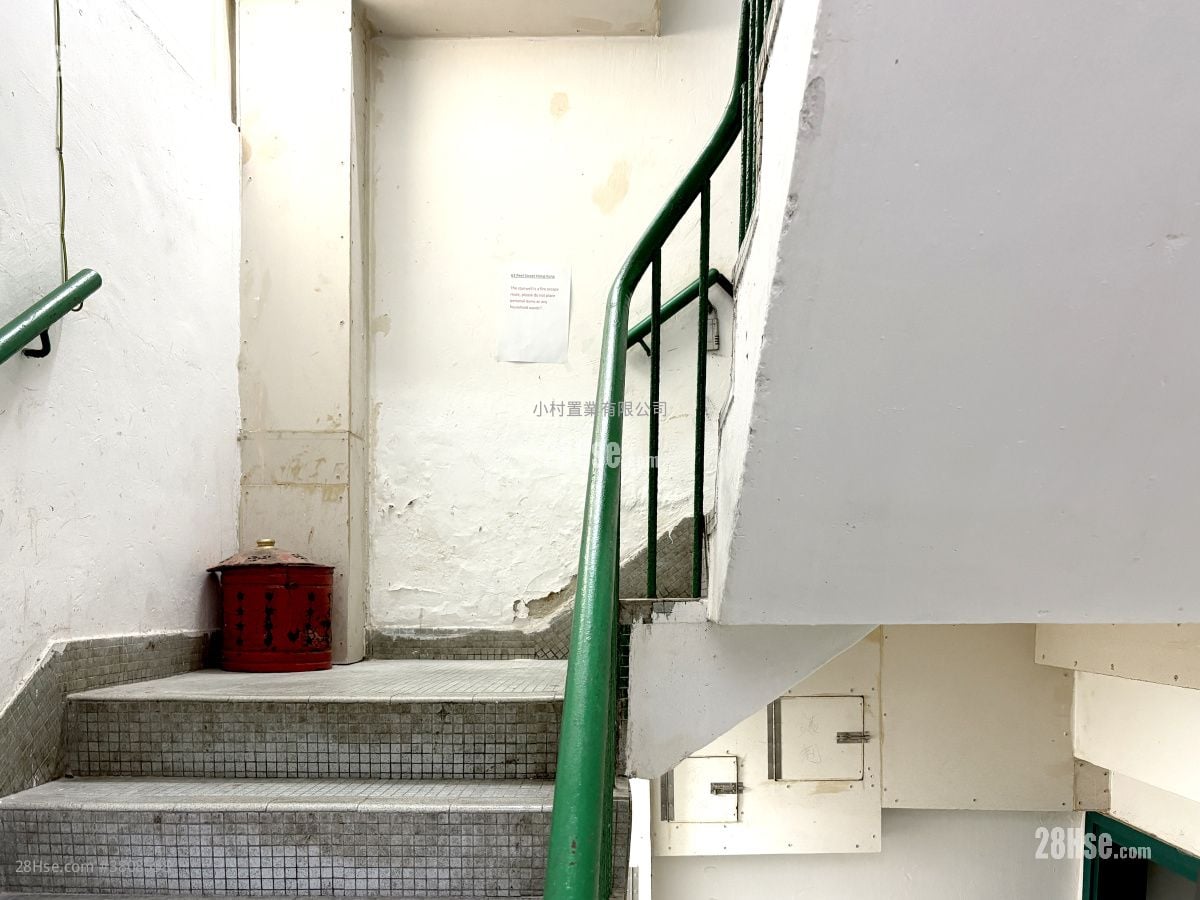 大廈入口: 卑利街63-63A 租盤 2 房 , 1 浴室 396 平方呎