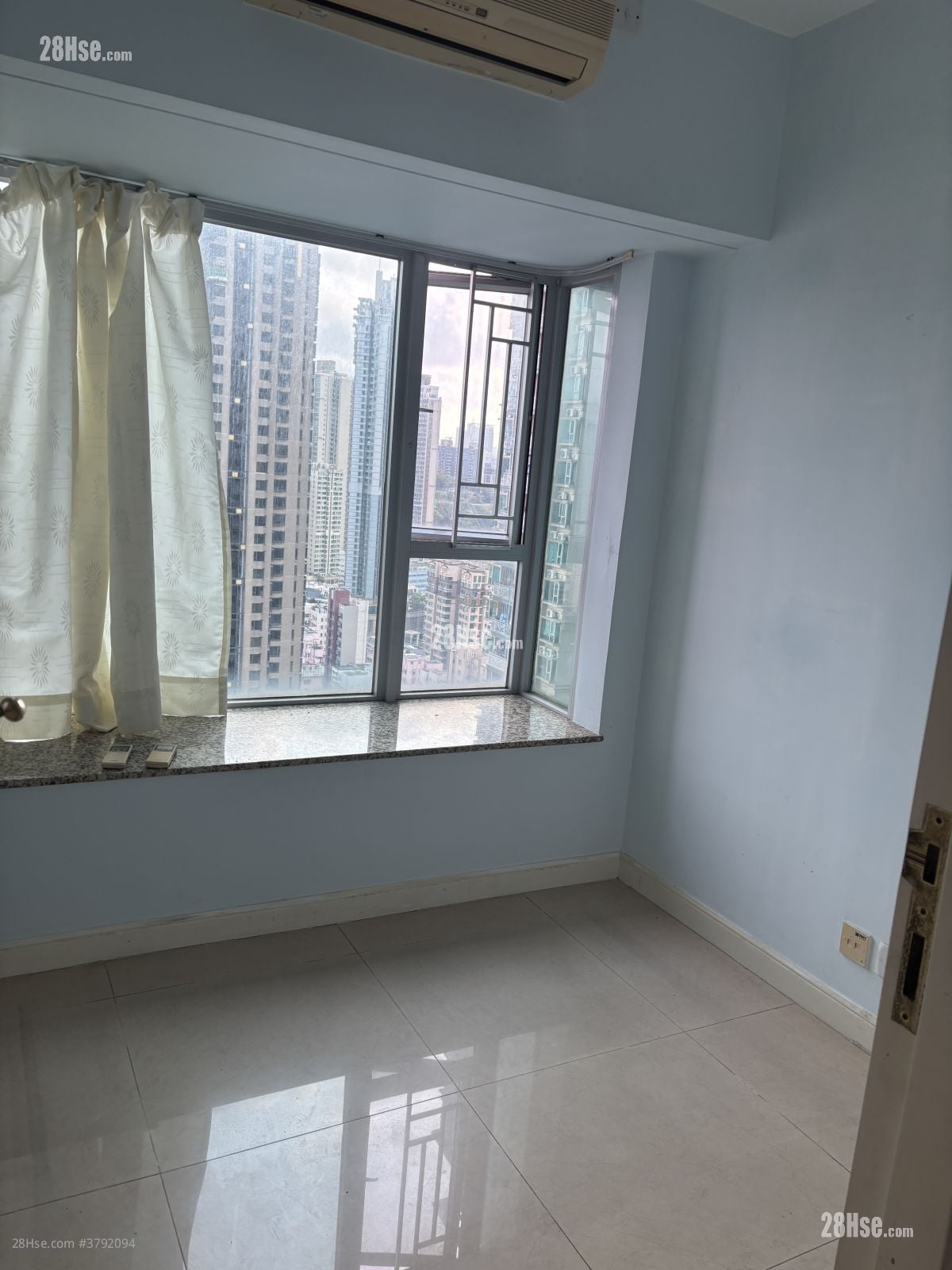 Sky Tower Sell 2 Bedrooms , 1 Bathroom 539 ft²