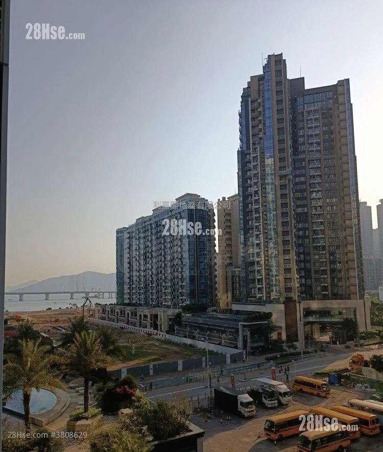 The Parkside Sell 3 Bedrooms , 2 Bathrooms 697 ft²