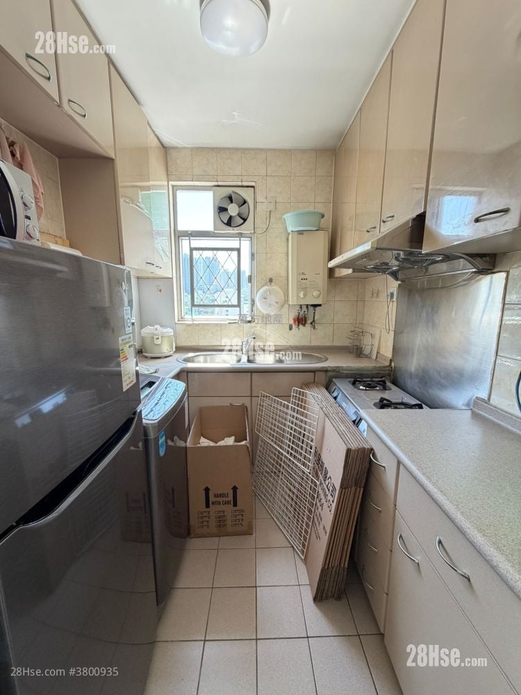 Yu Chui Court Sell 2 Bedrooms , 1 Bathroom 510 ft²