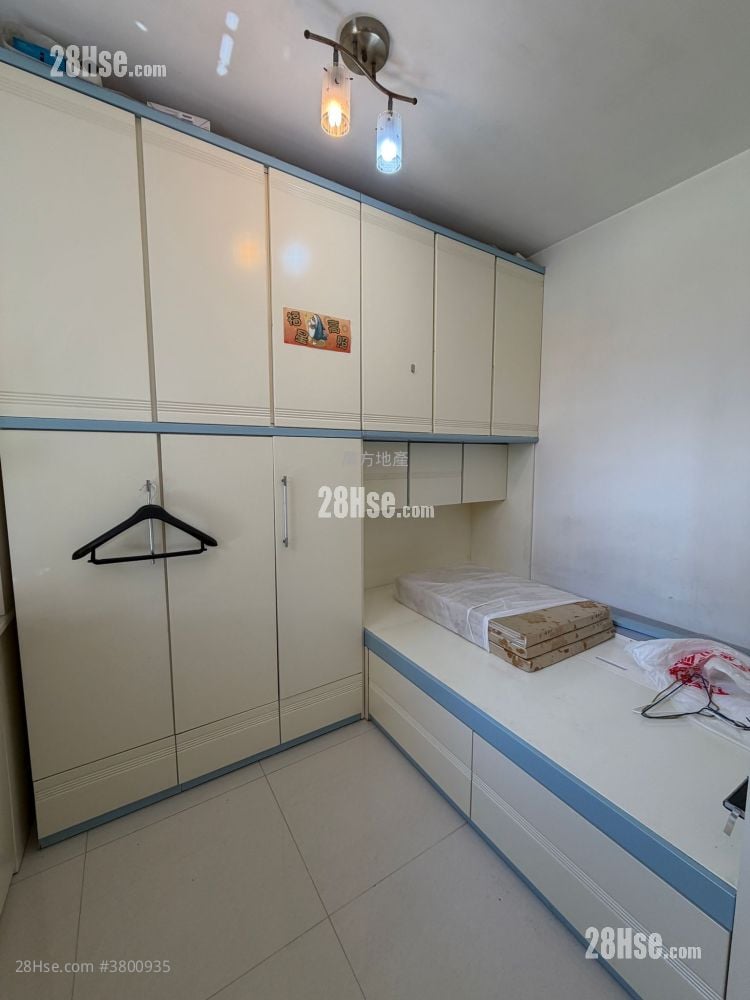 Yu Chui Court Sell 2 Bedrooms , 1 Bathroom 510 ft²