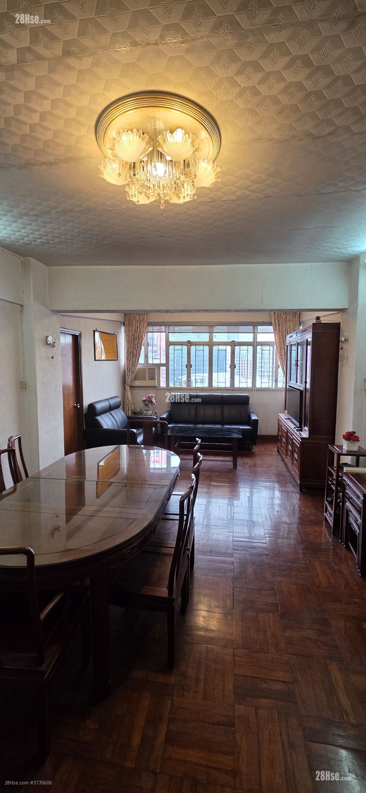 单幢楼房 售盘 3 房 976 平方尺