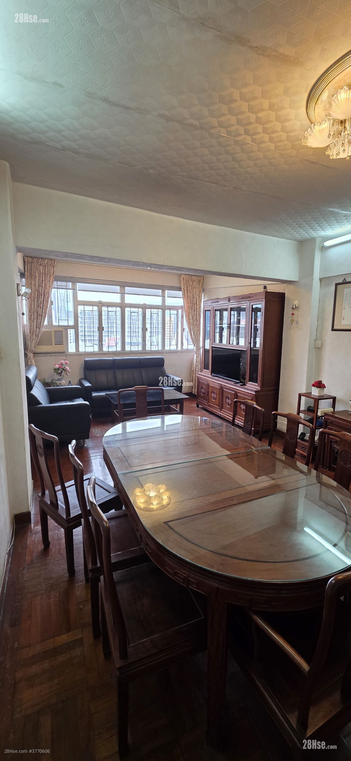 单幢楼房 售盘 3 房 976 平方尺