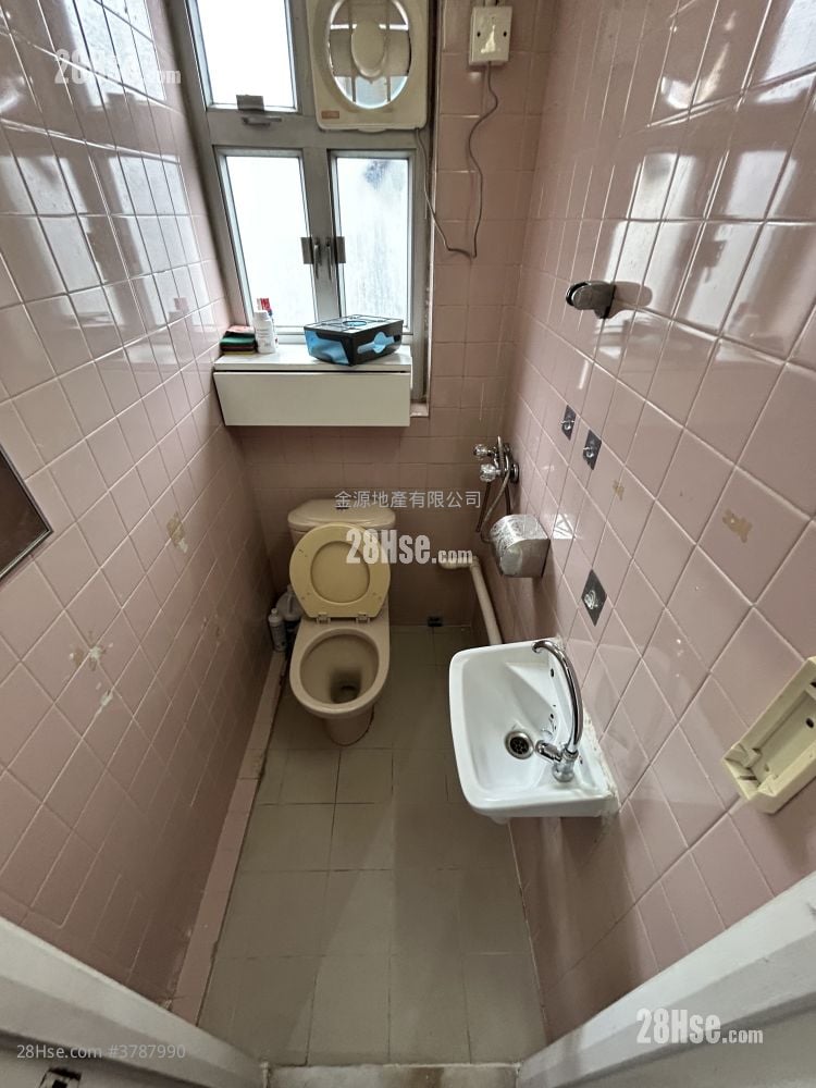 Edward Mansion Rental 5+ Bedrooms , 1 Bathroom 80 ft²