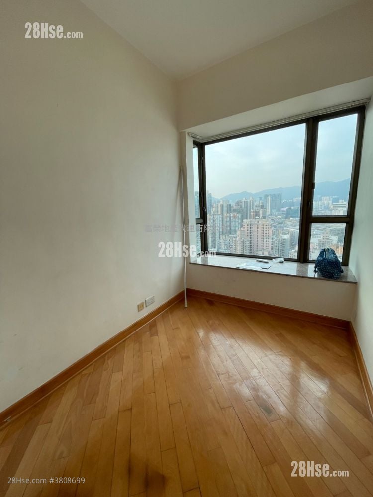 Royal Peninsula Sell 2 Bedrooms , 1 Bathroom 563 ft²