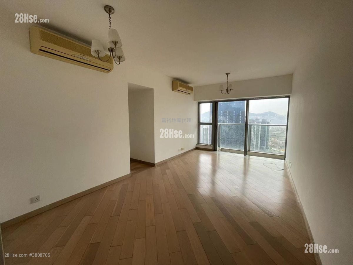 The Latitude Rental 4 Bedrooms , 2 Bathrooms 1,037 ft²