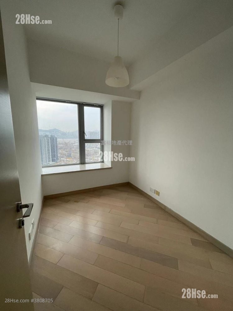 The Latitude Rental 4 Bedrooms , 2 Bathrooms 1,037 ft²