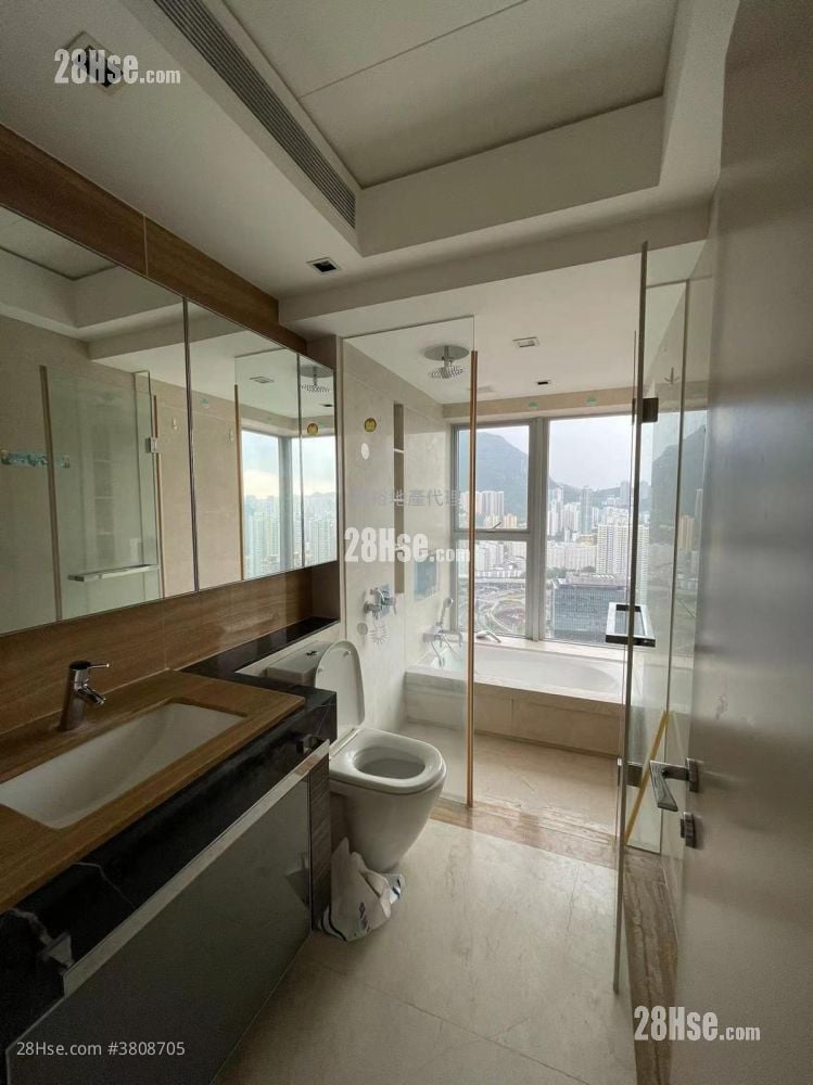 The Latitude Rental 4 Bedrooms , 2 Bathrooms 1,037 ft²