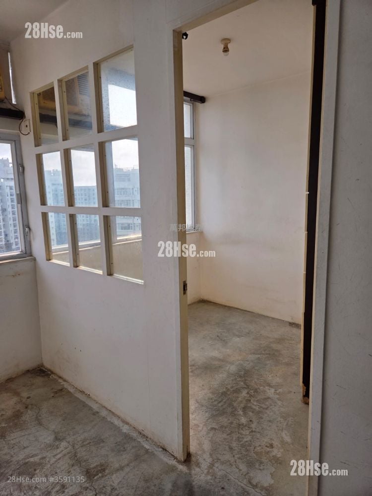 Wah Kwai Estate Sell 2 Bedrooms , 1 Bathroom 385 ft²