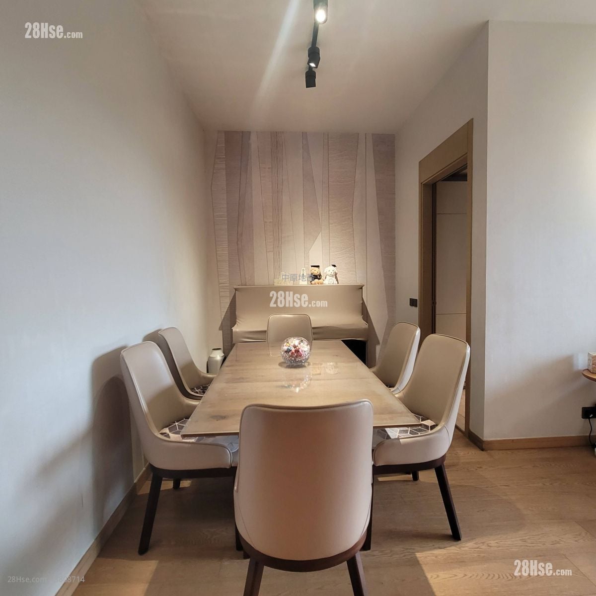 The Entrance Sell 3 Bedrooms , 2 Bathrooms 879 ft²