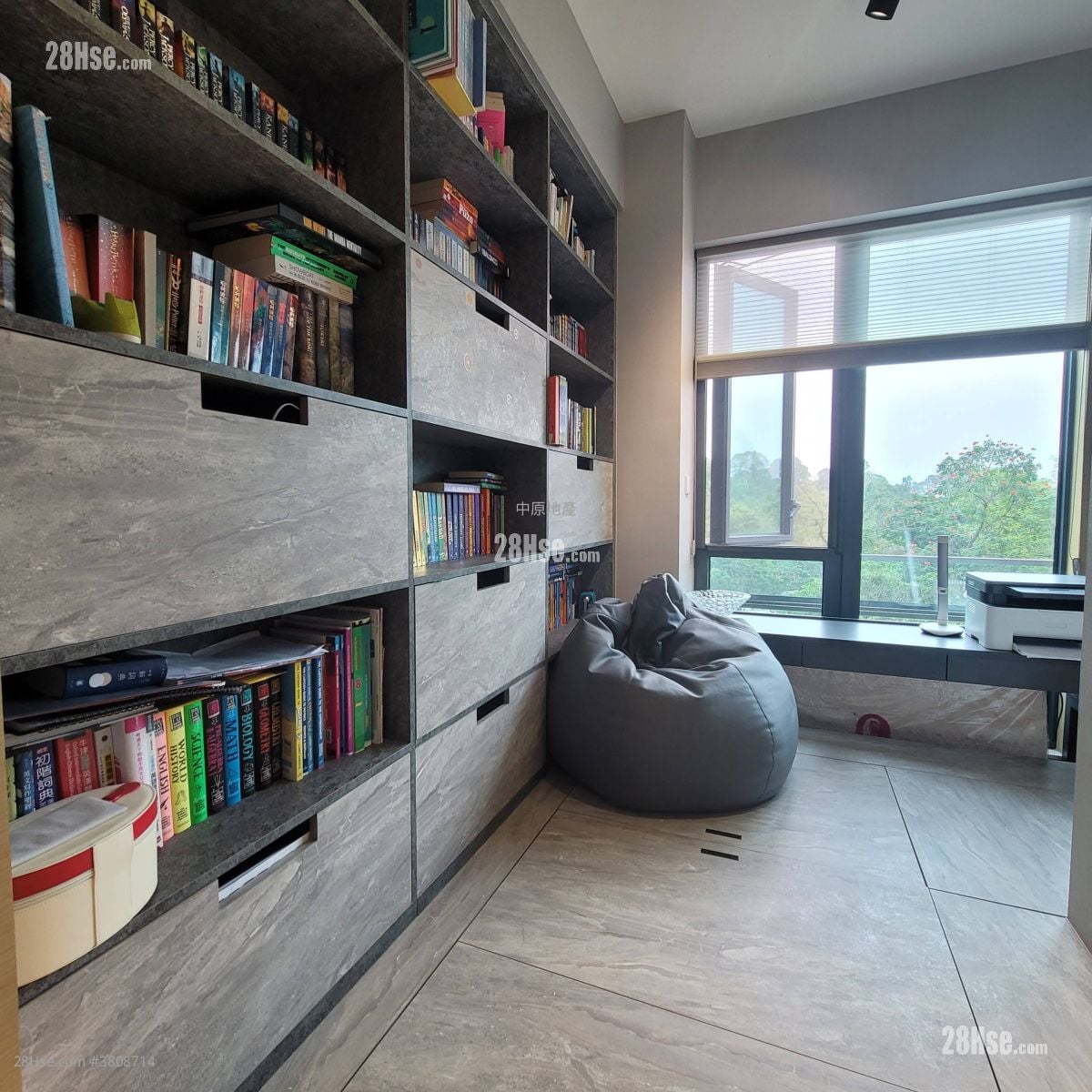 The Entrance Sell 3 Bedrooms , 2 Bathrooms 879 ft²