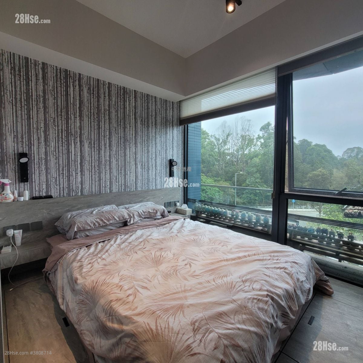 The Entrance Sell 3 Bedrooms , 2 Bathrooms 879 ft²