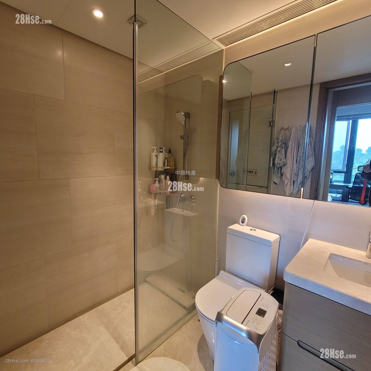 The Entrance Sell 3 Bedrooms , 2 Bathrooms 879 ft²