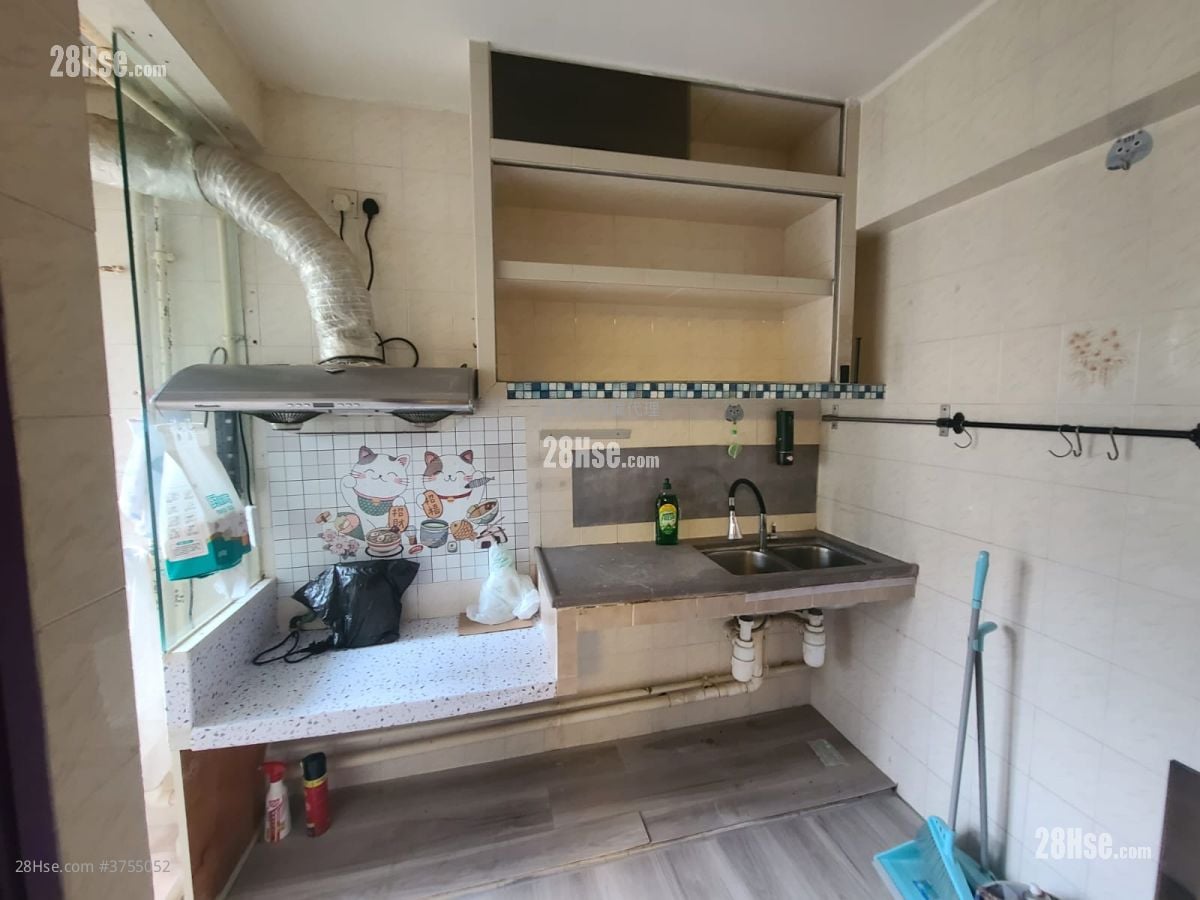 Kwong Lam Court Sell 2 Bedrooms , 1 Bathroom 376 ft²