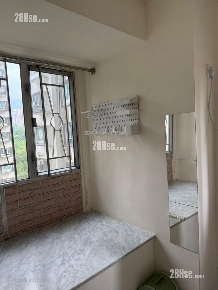 Golden Lion Garden Rental 1 Bedroom , 1 Bathroom 260 ft²